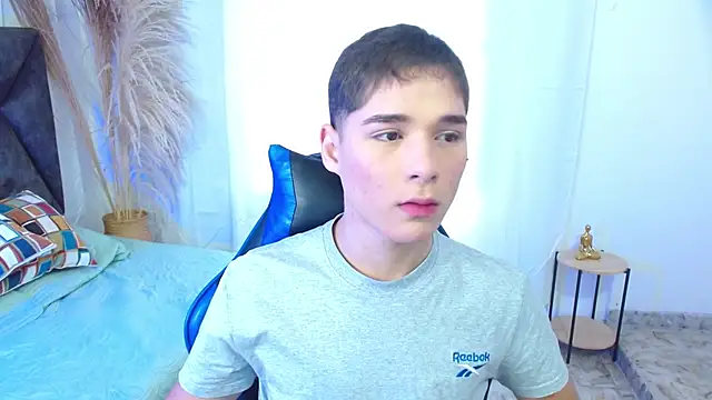 Snapshot of Mattass18 chatting on December 17, 2025, 1:38 pm Mattass18 online show from December 17, 2025, 1:38 pm