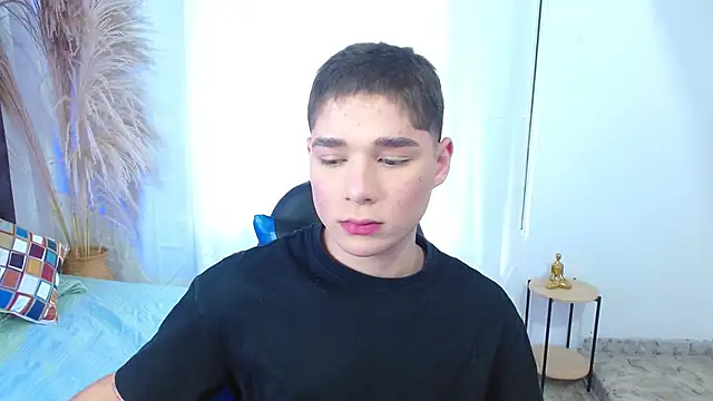 Snapshot of Mattass18 chatting on December 22, 2025, 12:49 pm Mattass18 online show from December 22, 2025, 12:49 pm