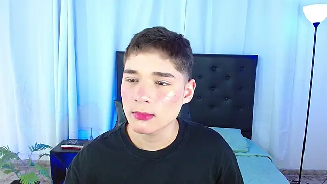 Snapshot of Mattass18 chatting on February 17, 2026, 1:19 pm Mattass18 online show from February 17, 2026, 1:19 pm