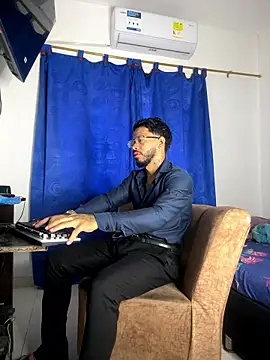 Snapshot of Kylian_Alessandro chatting on January 11, 2026, 1:29 pm Kylian Alessandro online show from January 11, 2026, 1:29 pm