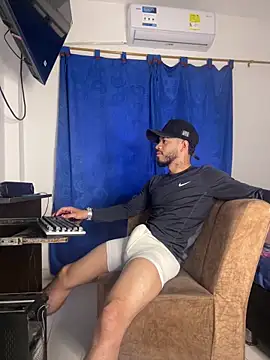 Snapshot of Kylian_Alessandro chatting on January 6, 2026, 12:20 pm Kylian Alessandro online show from January 6, 2026, 12:20 pm