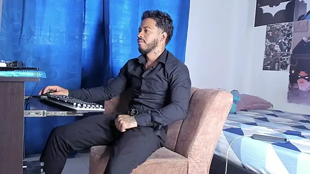 Snapshot of Kylian_Alessandro chatting on February 13, 2026, 3:01 pm Kylian Alessandro online show from February 13, 2026, 3:01 pm