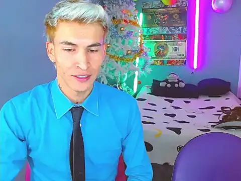 Snapshot of Latin_boysxxxx chatting on November 4, 2025, 3:43 am Latin boysxxxx online show from November 4, 2025, 3:43 am