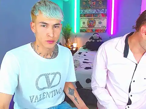 Snapshot of Latin_boysxxxx chatting on October 29, 2025, 2:10 am Latin boysxxxx online show from October 29, 2025, 2:10 am