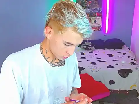 Snapshot of Latin_boysxxxx chatting on October 27, 2025, 2:56 am Latin boysxxxx online show from October 27, 2025, 2:56 am