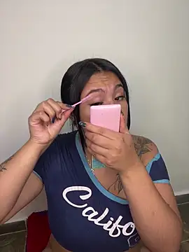 Snapshot of Mellani_luod chatting on April 15, 2026, 3:23 am Mellani luod online show from April 15, 2026, 3:23 am