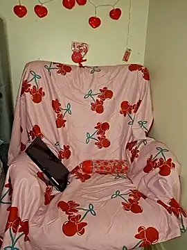 LucyMiax online show from February 13, 2026, 12:27 pm