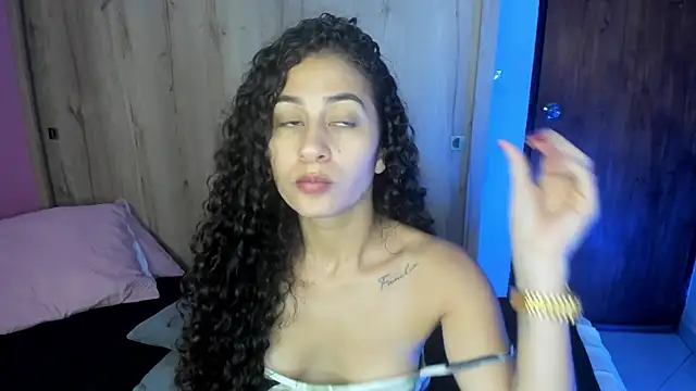 fernanda317 online show from April 11, 2026, 5:27 pm