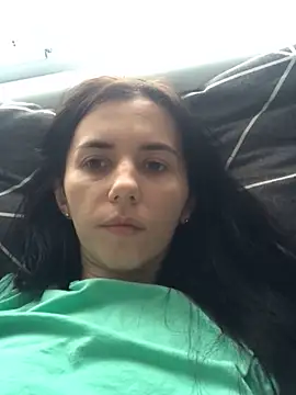 oliviya mur online show from November 10, 2025, 7:35 am