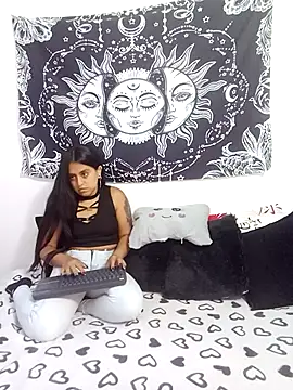 Snapshot of abby_n_emily chatting on November 3, 2025, 12:31 pm abby n emily online show from November 3, 2025, 12:31 pm