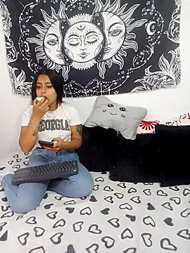 Snapshot of abby_n_emily chatting on October 30, 2025, 12:36 pm abby n emily online show from October 30, 2025, 12:36 pm