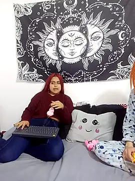 Snapshot of abby_n_emily chatting on November 27, 2025, 12:27 pm abby n emily online show from November 27, 2025, 12:27 pm