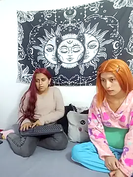 Snapshot of abby_n_emily chatting on November 20, 2025, 12:28 pm abby n emily online show from November 20, 2025, 12:28 pm