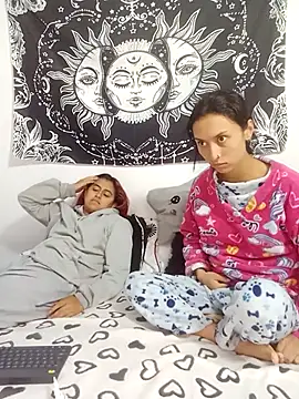 Snapshot of abby_n_emily chatting on February 12, 2026, 1:11 pm abby n emily online show from February 12, 2026, 1:11 pm