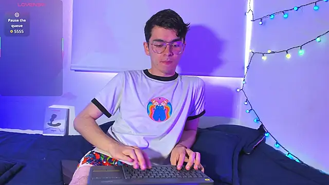 Snapshot of dani_angel_dark chatting on December 19, 2025, 9:06 pm dani angel dark online show from December 19, 2025, 9:06 pm