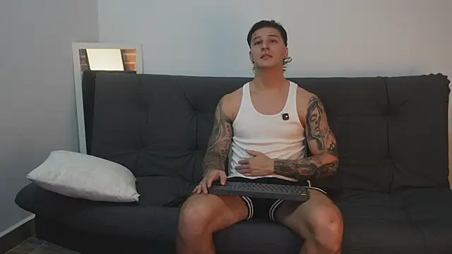 Snapshot of Dominick_walker chatting on November 1, 2025, 8:14 pm Dominick walker online show from November 1, 2025, 8:14 pm