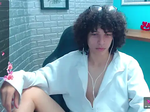 Snapshot of Mike_Miiller_ chatting on October 22, 2025, 4:39 pm Mike Miiller online show from October 22, 2025, 4:39 pm