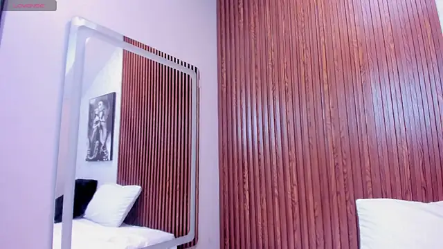 Snapshot of JuliethCruz_ chatting on November 14, 2025, 5:16 pm JuliethCruz online show from November 14, 2025, 5:16 pm