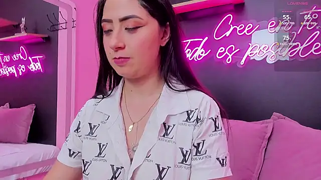 Snapshot of JuliethCruz_ chatting on October 23, 2025, 5:55 pm JuliethCruz online show from October 23, 2025, 5:55 pm