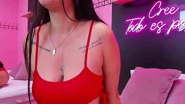 Snapshot of JuliethCruz_ chatting on October 28, 2025, 6:07 pm JuliethCruz online show from October 28, 2025, 6:07 pm