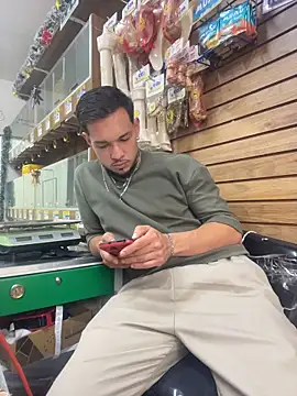 Snapshot of Leonardmoppet chatting on November 30, 2025, 9:15 pm Leonardmoppet online show from November 30, 2025, 9:15 pm