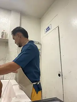 Snapshot of Leonardmoppet chatting on November 5, 2025, 7:17 pm Leonardmoppet online show from November 5, 2025, 7:17 pm