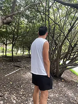 Snapshot of Leonardmoppet chatting on November 23, 2025, 5:12 pm Leonardmoppet online show from November 23, 2025, 5:12 pm