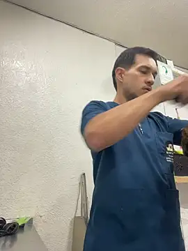 Snapshot of Leonardmoppet chatting on November 9, 2025, 8:57 pm Leonardmoppet online show from November 9, 2025, 8:57 pm