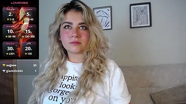 Snapshot of Sweet_Bella_Valery chatting on October 28, 2025, 10:41 pm Sweet Bella Valery online show from October 28, 2025, 10:41 pm