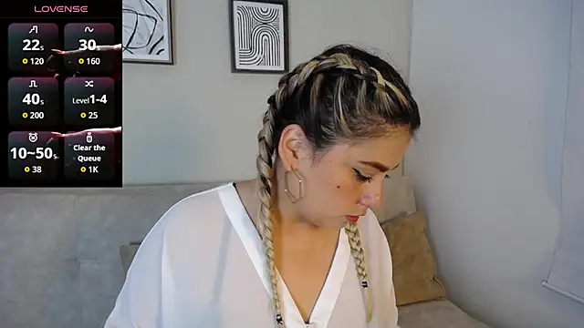 Snapshot of Sweet_Bella_Valery chatting on October 25, 2025, 9:37 pm Sweet Bella Valery online show from October 25, 2025, 9:37 pm