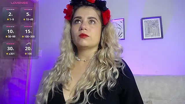 Snapshot of Sweet_Bella_Valery chatting on November 3, 2025, 10:13 pm Sweet Bella Valery online show from November 3, 2025, 10:13 pm