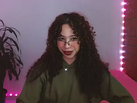 Medussa3033 online show from November 2, 2025, 2:16 am