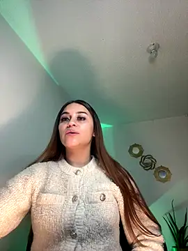 Snapshot of Aliss_rose chatting on November 7, 2025, 12:48 am Aliss rose online show from November 7, 2025, 12:48 am