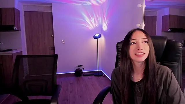 Mikeyvioleta  online show from December 21, 2025, 3:08 am