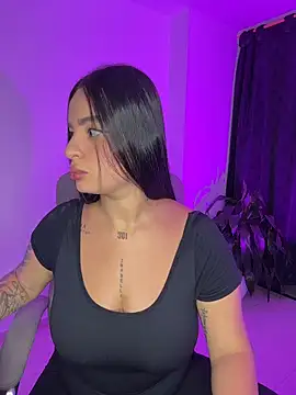 Emily Kurth23 online show from December 3, 2025, 11:04 pm