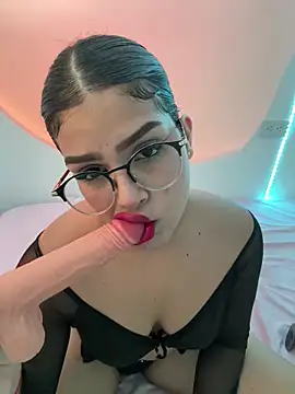 Snapshot of Lucianacuoper chatting on November 5, 2025, 9:07 pm Lucianacuoper online show from November 5, 2025, 9:07 pm