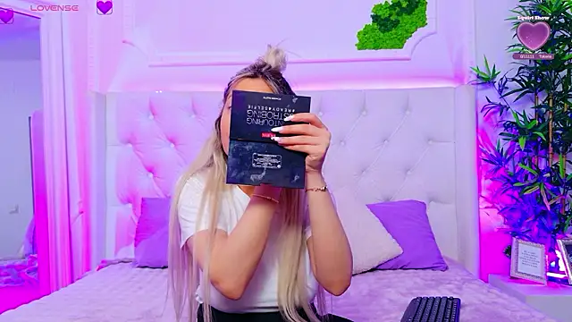 AriannaSins online show from March 13, 2026, 1:27 pm