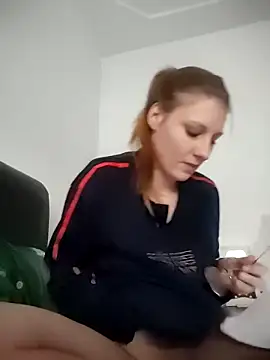 SandyCassie online show from February 8, 2026, 9:51 am