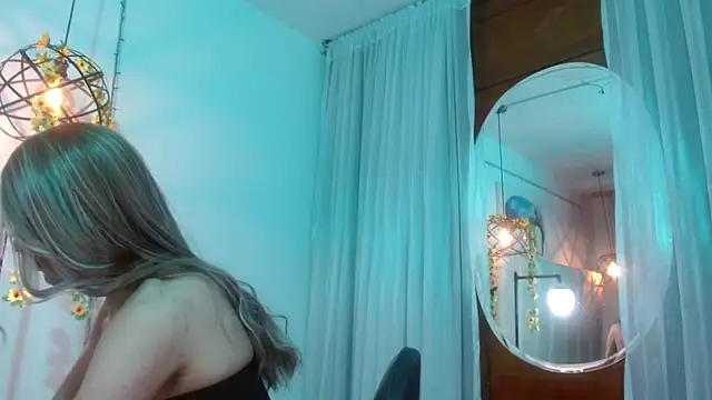 Snapshot of antonella_rosecs chatting on November 14, 2025, 5:11 am antonella rosecs online show from November 14, 2025, 5:11 am