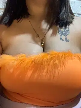 Snapshot of MommyHot22 chatting on October 16, 2025, 5:59 am MommyHot22 online show from October 16, 2025, 5:59 am