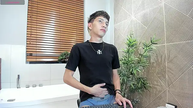 Snapshot of Tiam_muller chatting on November 3, 2025, 3:45 am Tiam muller online show from November 3, 2025, 3:45 am