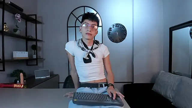 Snapshot of Tiam_muller chatting on November 15, 2025, 8:02 pm Tiam muller online show from November 15, 2025, 8:02 pm