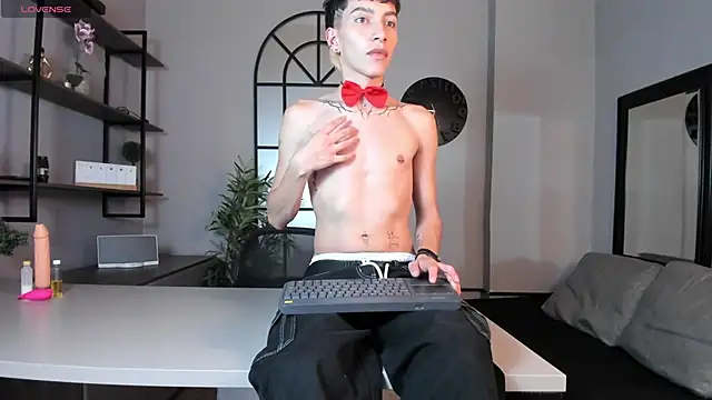 Snapshot of Tiam_muller chatting on October 27, 2025, 3:51 am Tiam muller online show from October 27, 2025, 3:51 am