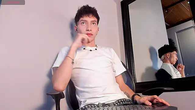 Snapshot of Tiam_muller chatting on December 1, 2025, 3:51 am Tiam muller online show from December 1, 2025, 3:51 am