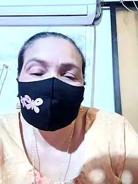 Snapshot of Moyna_1 chatting on October 17, 2025, 7:33 am Moyna 1 online show from October 17, 2025, 7:33 am