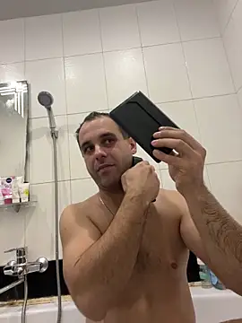 Snapshot of AndyLynn chatting on November 15, 2025, 7:40 pm AndyLynn online show from November 15, 2025, 7:40 pm