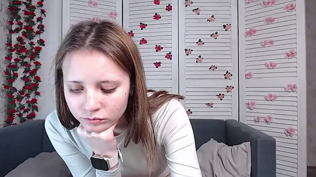 Snapshot of evaa_here_ chatting on November 21, 2025, 8:35 am evaa here online show from November 21, 2025, 8:35 am