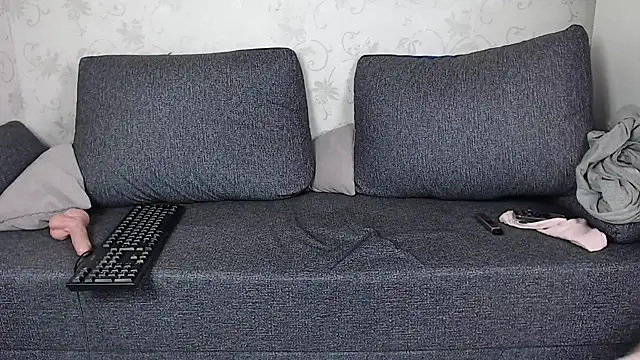 evaa here  online show from April 1, 2026, 1:41 pm