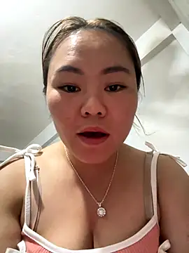 Snapshot of panda-bae chatting on October 29, 2025, 1:21 pm panda-bae online show from October 29, 2025, 1:21 pm