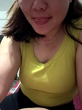 Snapshot of panda-bae chatting on November 9, 2025, 10:47 pm panda-bae online show from November 9, 2025, 10:47 pm